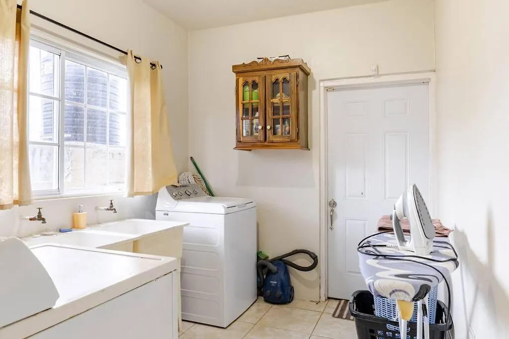 Modern Montego Bay Home 3 Bedroom With 2 Half Bath 0*,  Jamajka