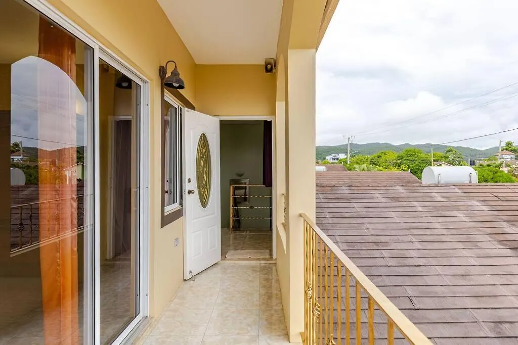 Casa vacanze Modern Montego Bay Home 3 Bedroom With 2 Half Bath