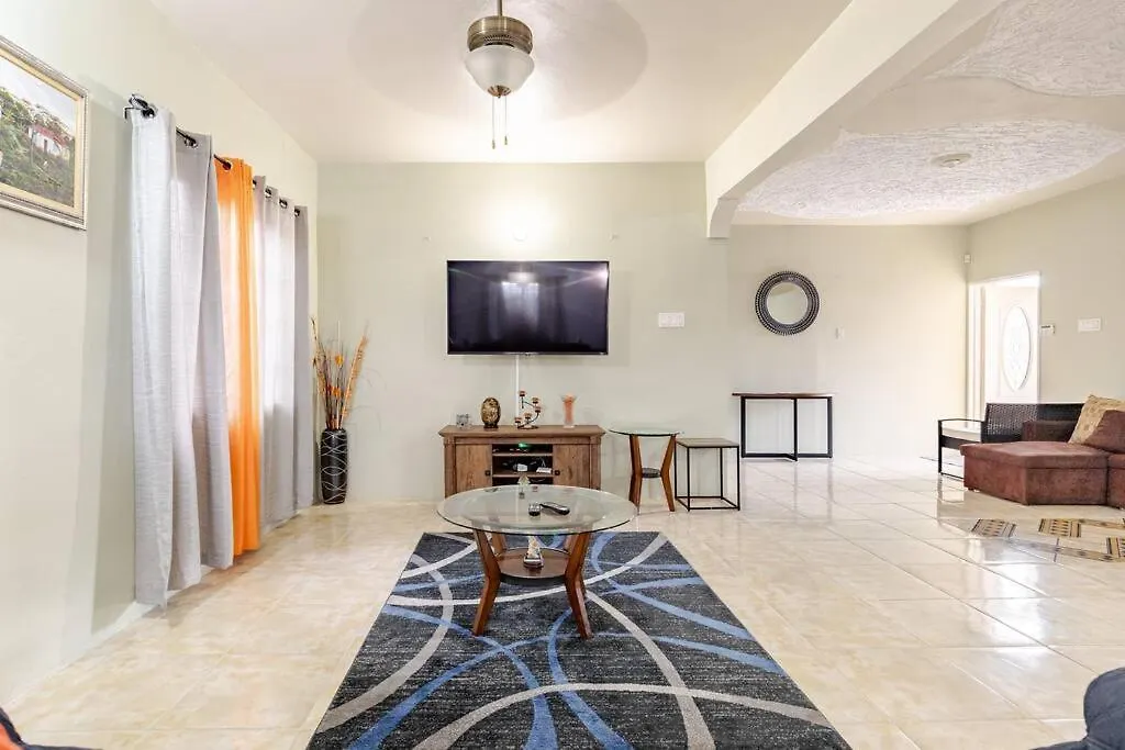 Casa vacanze Modern Montego Bay Home 3 Bedroom With 2 Half Bath