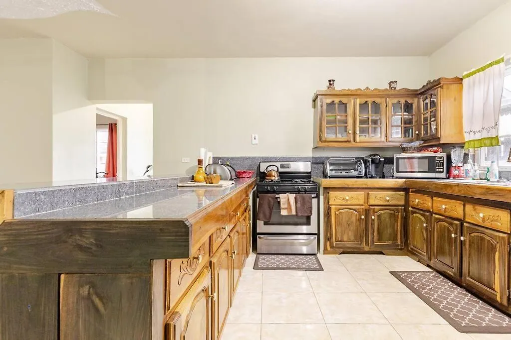 Modern Montego Bay Home 3 Bedroom With 2 Half Bath Giamaica